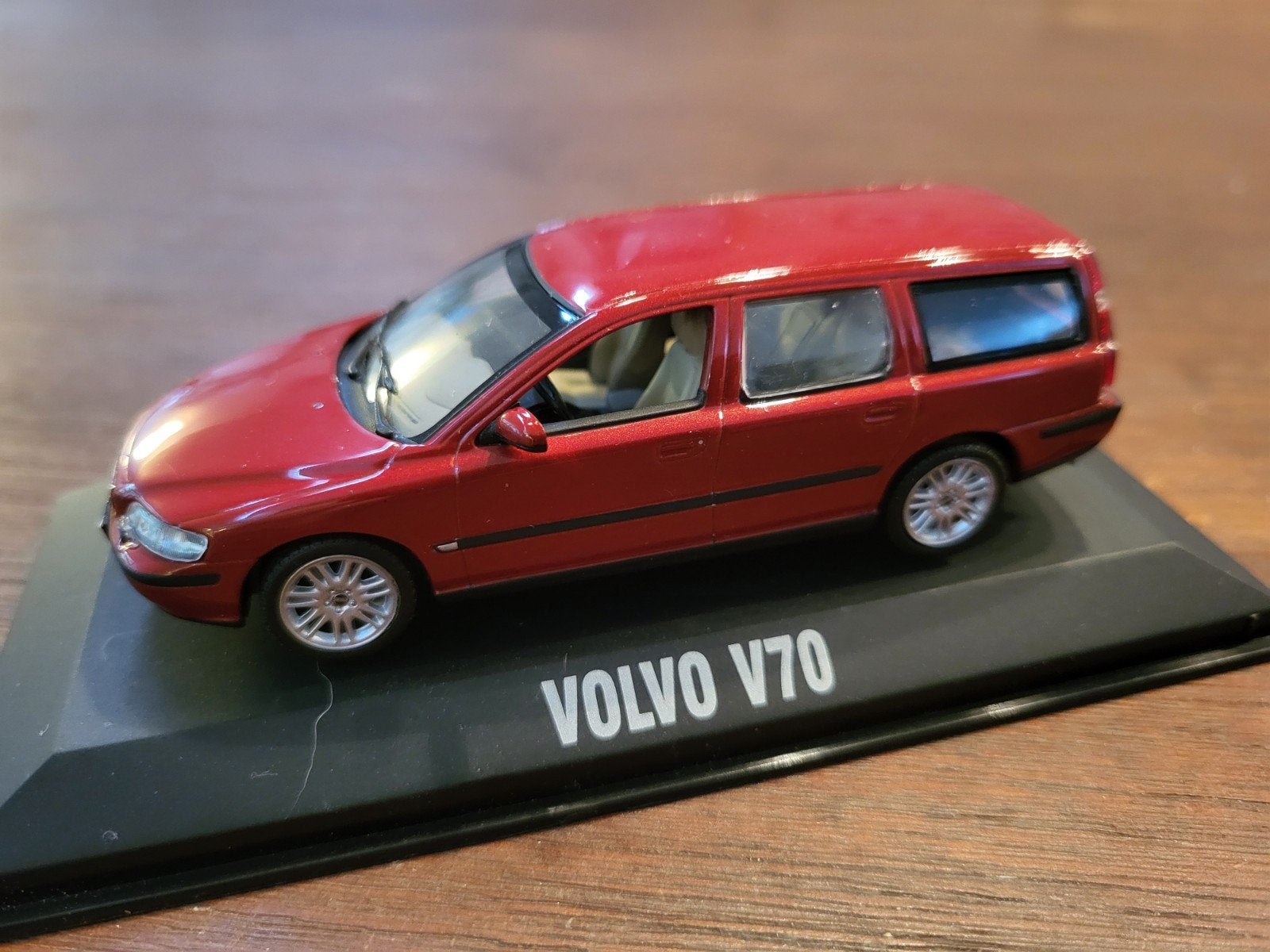 Volvo V70, Minichamps,  rood, Ophalen of Verzenden, Nieuw, Auto, MiniChamps