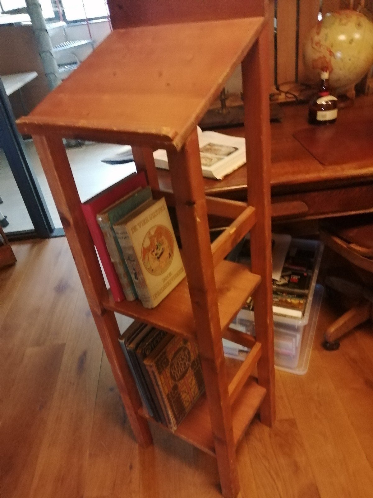 Jaren 60 houten boeken rek met lees gedeelte 135x37x32 cm., Ophalen