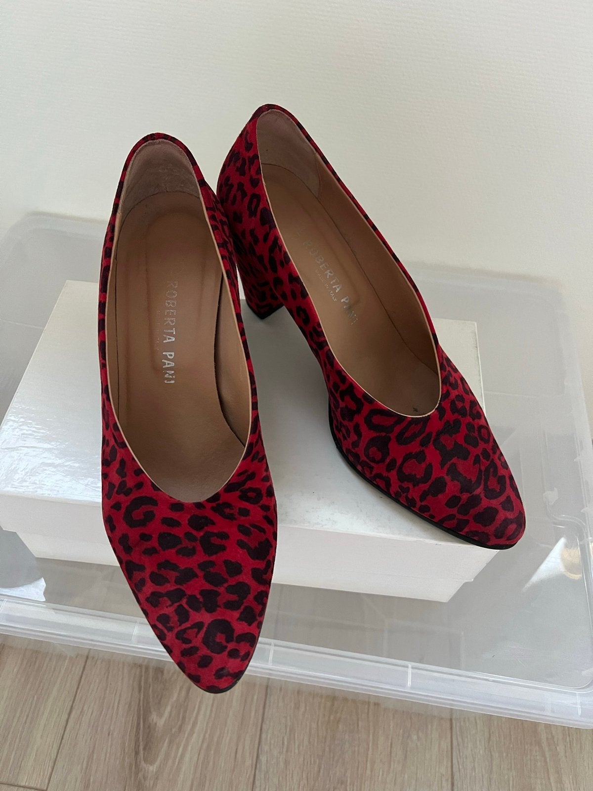 Rode pumps met panterprint, zo goed als nieuw, maat 41, Ophalen of Verzenden, Zo goed als nieuw, Rood, Pumps