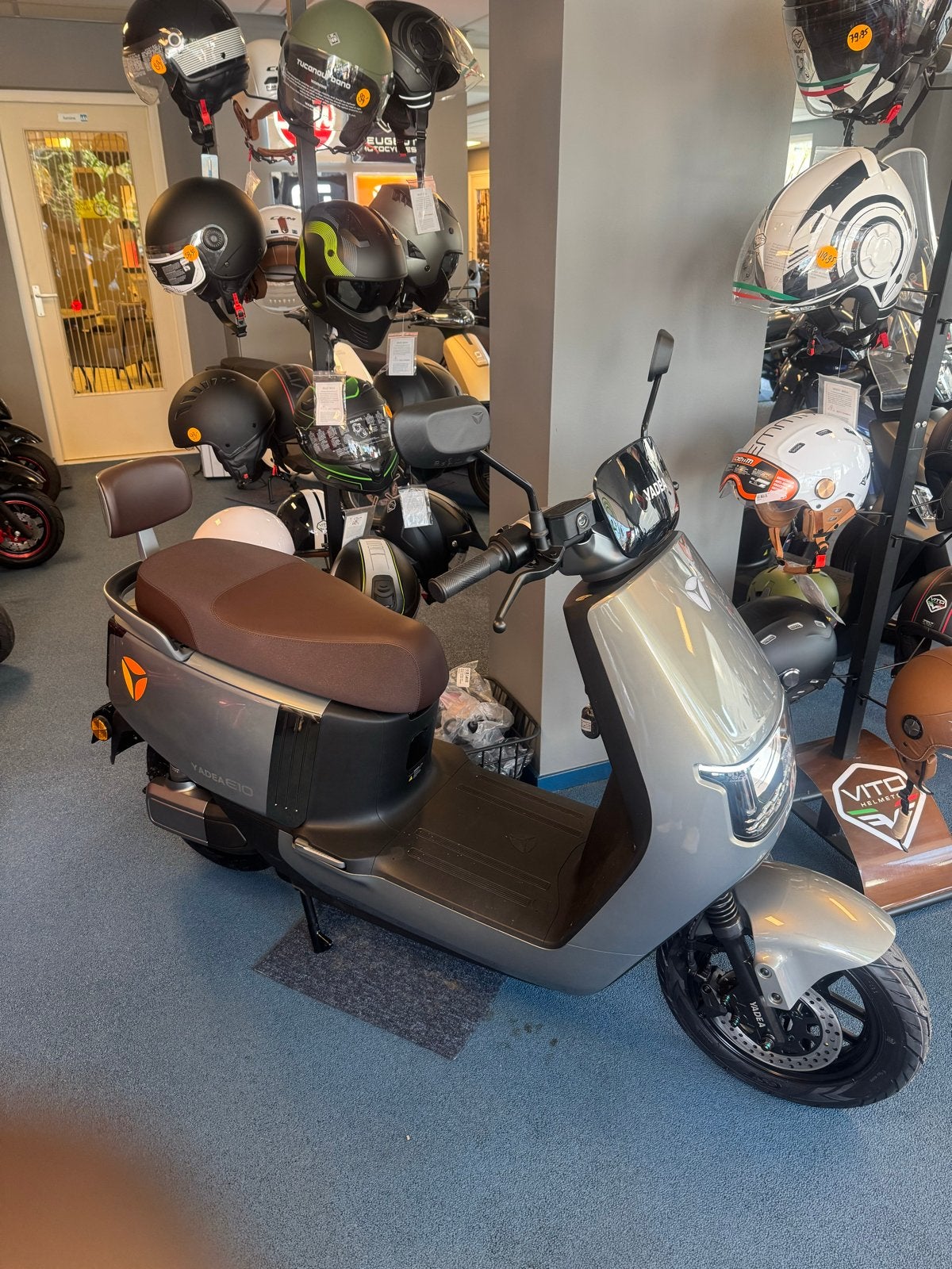 2026 Yadea E10 - Zo goed als nieuw, slechts 800km!, Fietsen en Brommers, Snorfietsen en Snorscooters, Ophalen, Zo goed als nieuw