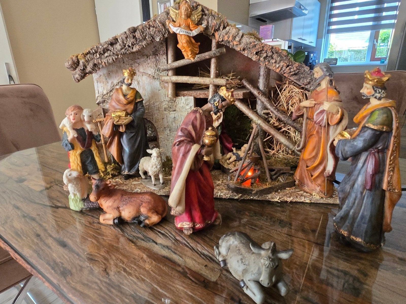 Kerststal te koop, Ophalen