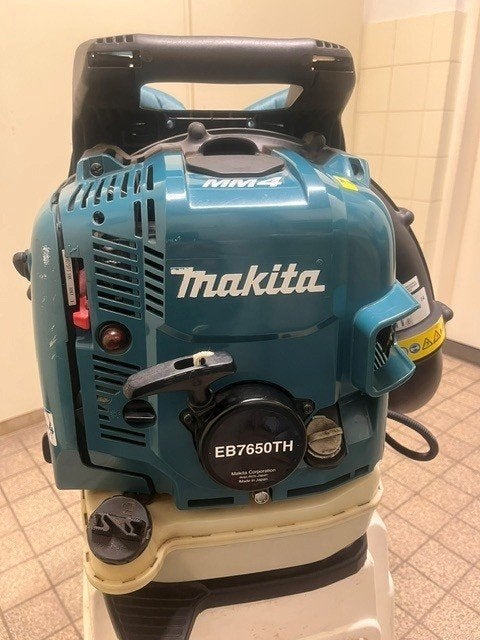 BLADBLAZER MAKITA 4 TAKT ZGAN, Tuin en Terras, Ophalen, Benzine, Ruggedragen, Zo goed als nieuw
