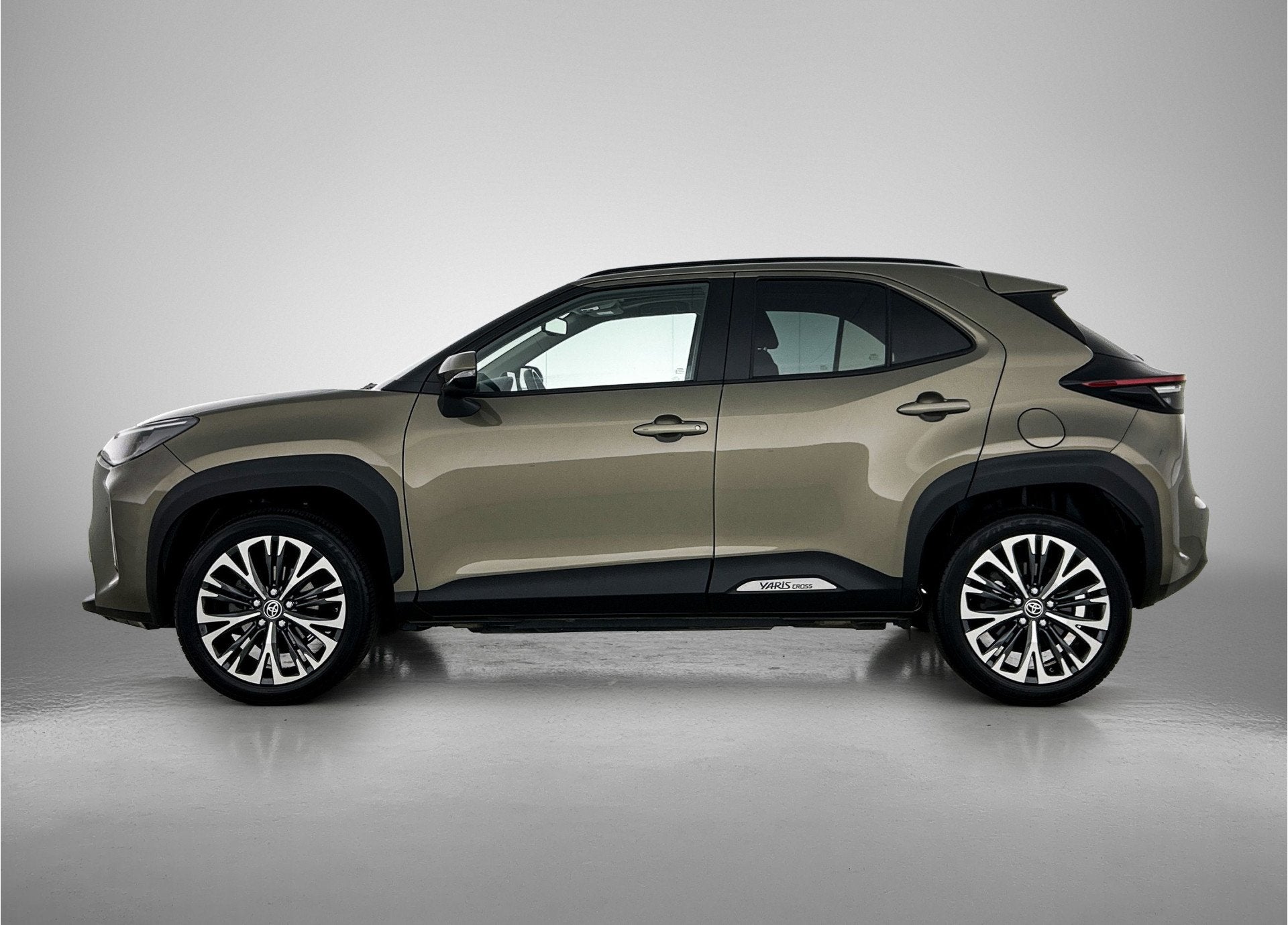 Toyota Yaris Cross 1.5 Hybrid Executive | Stoelverwarming |, Automaat, 12 maanden, Metallic lak, Gebruikt