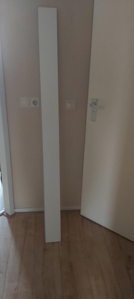 Dorpel voor keukenkastjes., Ophalen