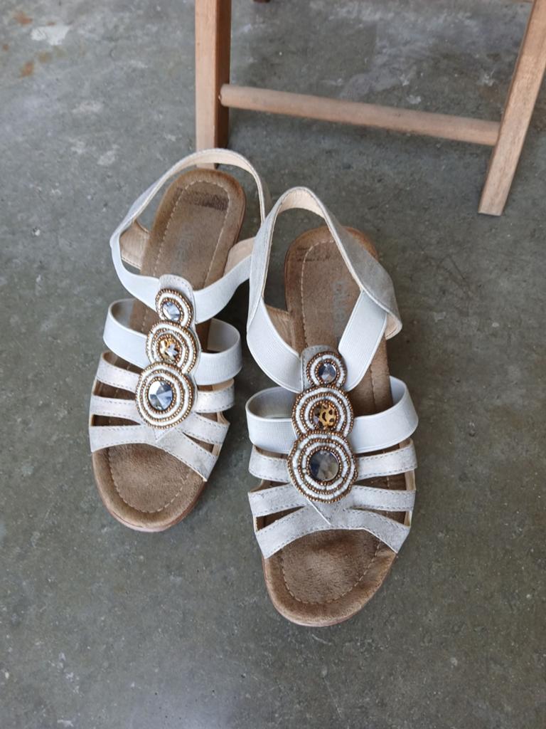 Sandalen met hak 37, Kleding | Dames, Schoenen, Ophalen of Verzenden, Zo goed als nieuw, Overige typen