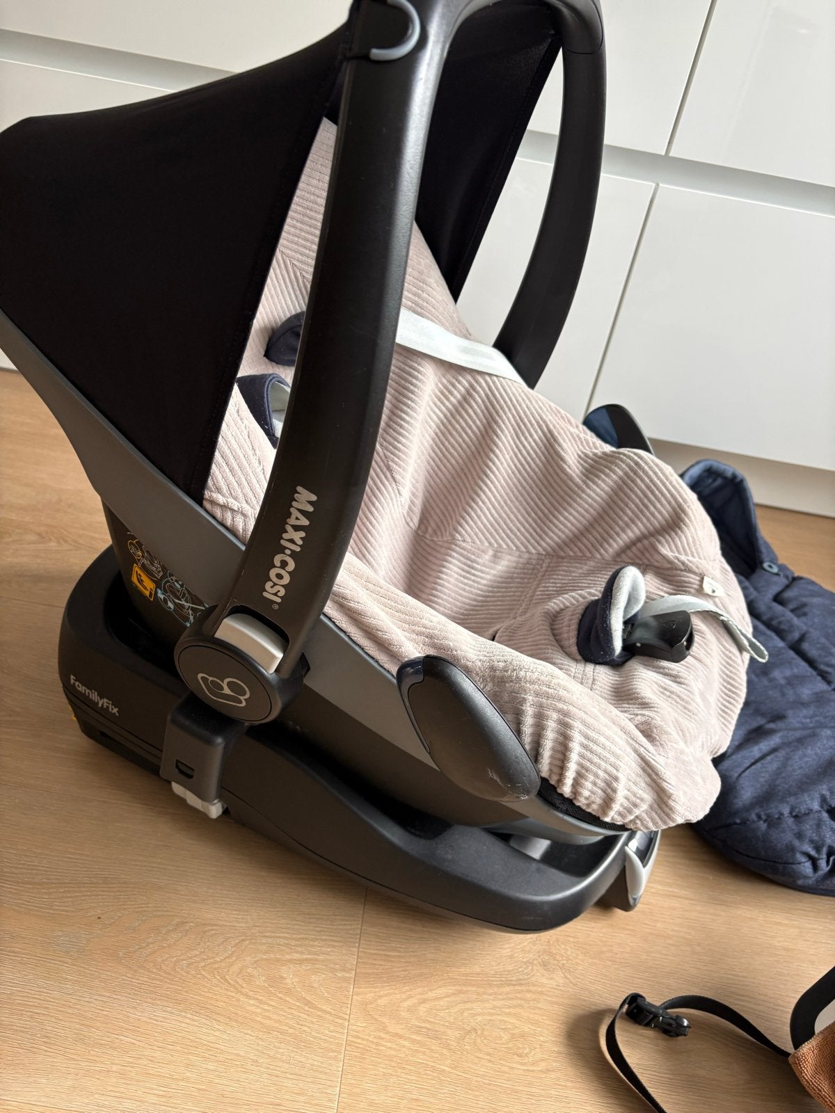 Maxi-Cosi Pebble  met FamilyFix One i-Size base, Ophalen, Gebruikt, Zijbescherming, Isofix