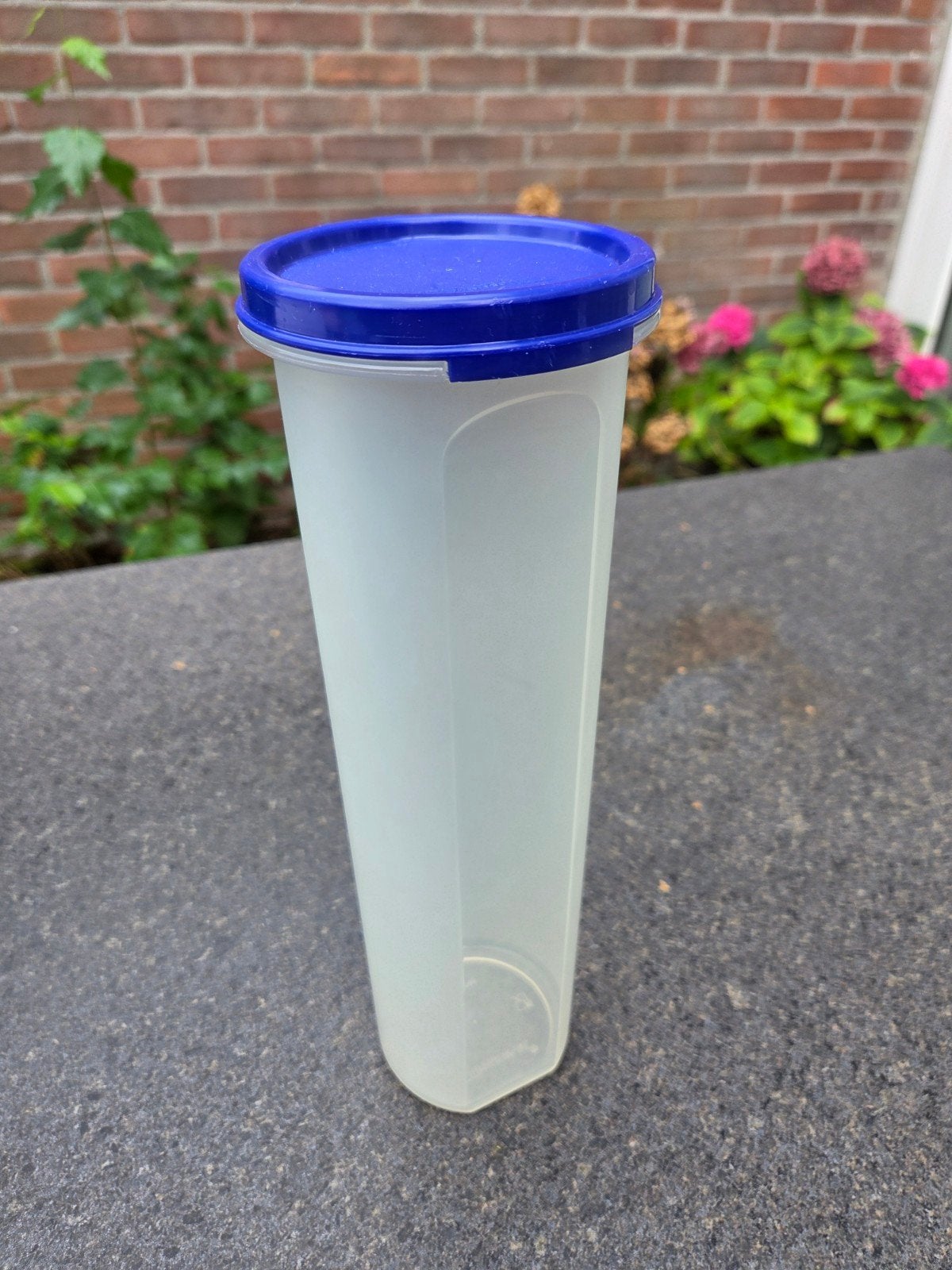 Tupperware spagettibus 1.1 liter met blauwe dop, Ophalen of Verzenden, Beker of Kan