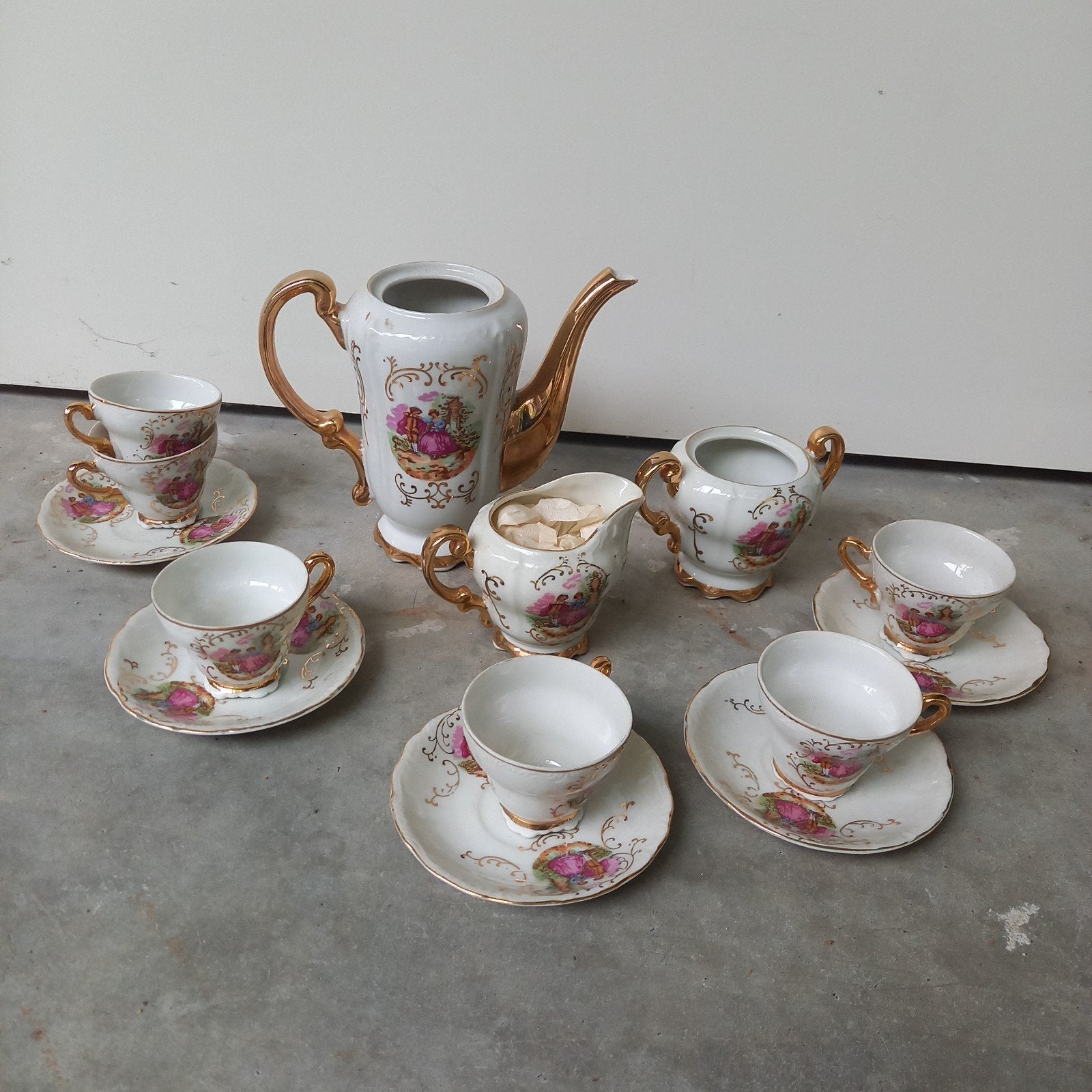 Antiek porseleinen koffie/theeservies met gouden accenten, Ophalen of Verzenden