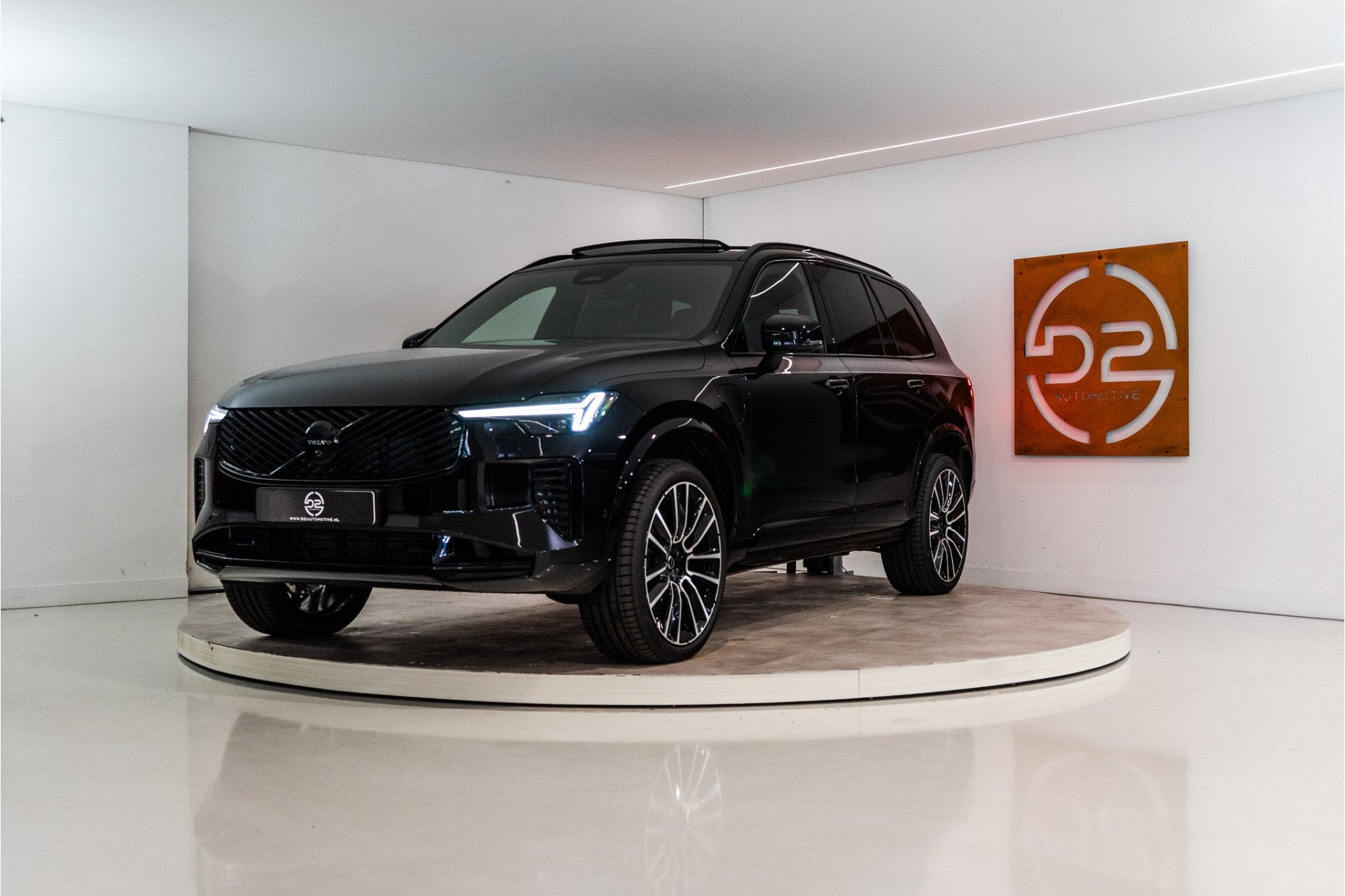Volvo XC90 2.0 T8 Plug-in hybrid AWD Ultra Dark Long Range 4, 4 cilinders, 7 stoelen, Zwart, Leder