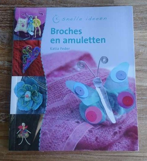 Broches en amuletten zelf maken - Katia Feder, Verzenden, Sieraden maken, Zo goed als nieuw, Katia Feder