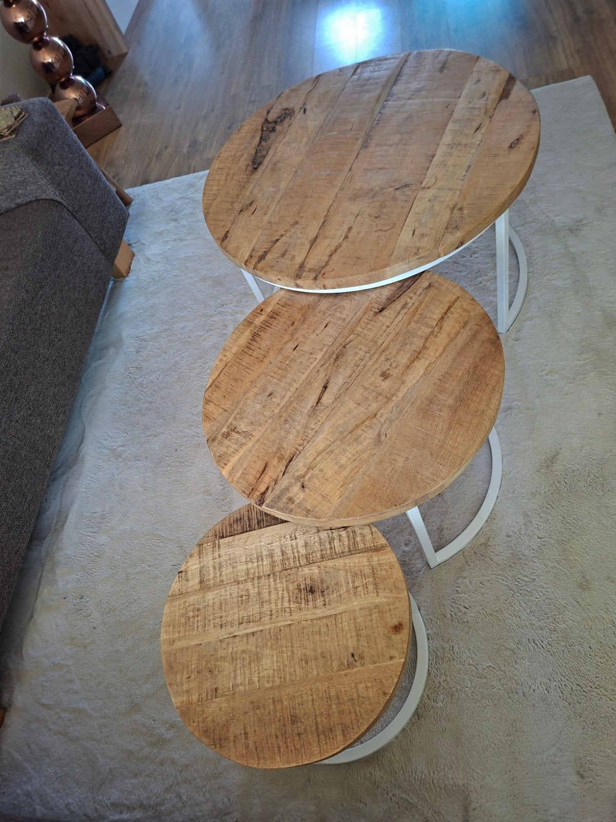 set van 3 ronde salontafels, Ophalen