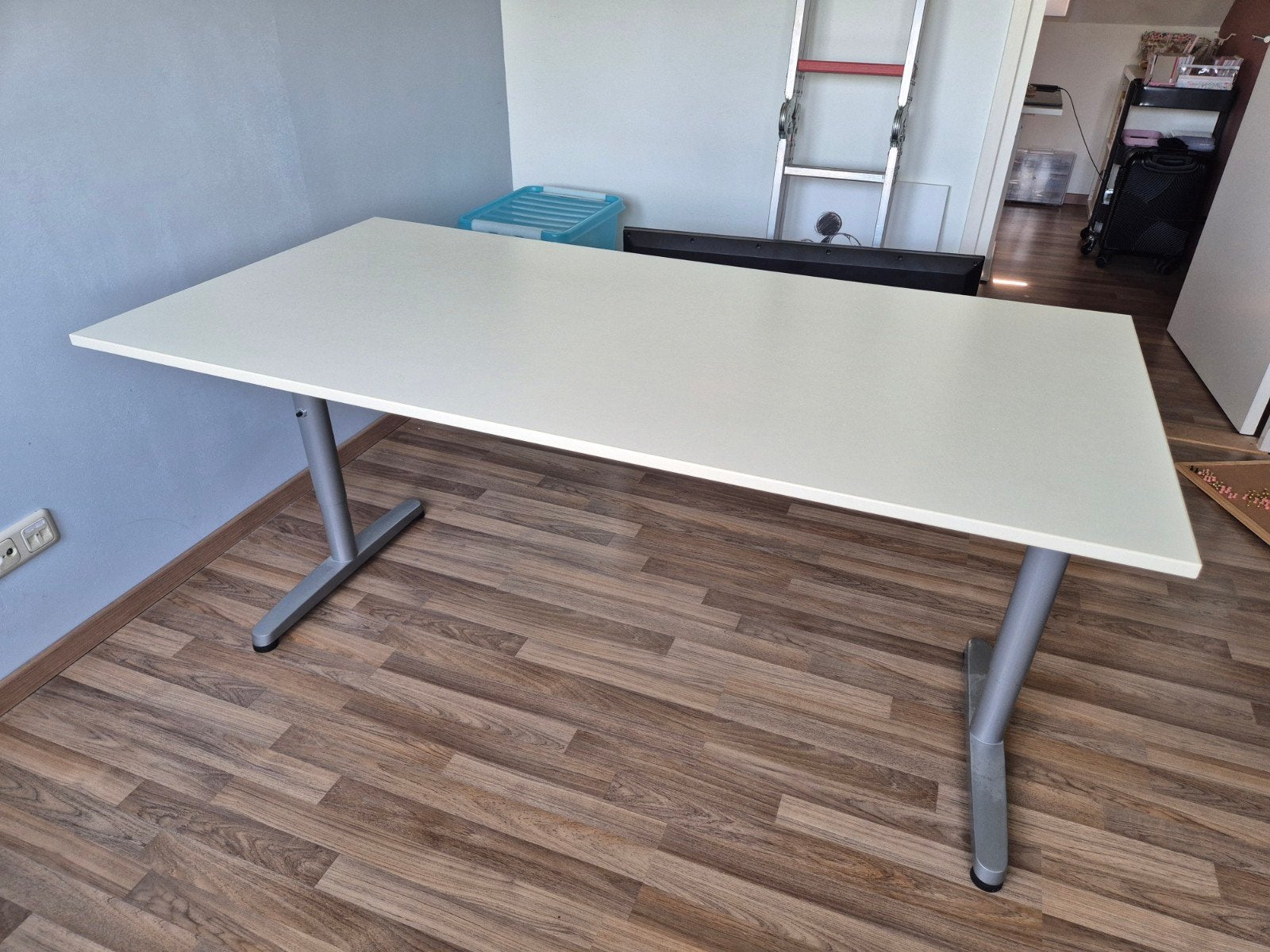 Ikea bureau 160x80 cm, in hoogte verstelbaar, Huis en Inrichting, Bureaus, Ophalen