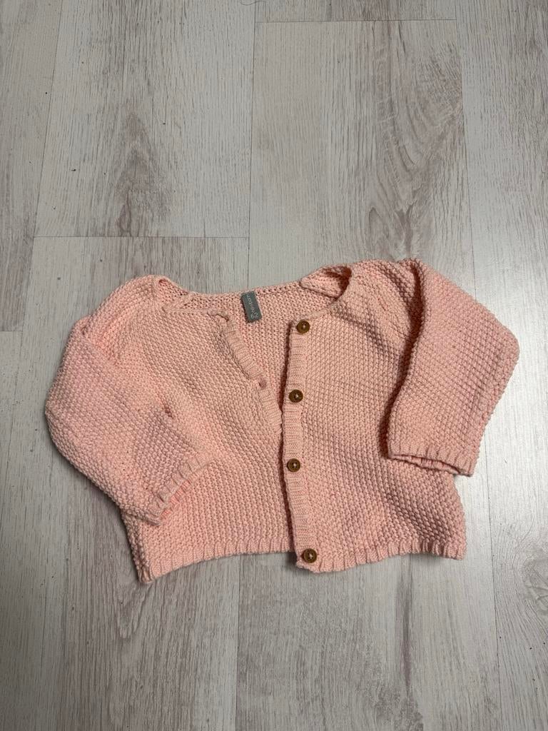 Roze gebreid vestje voor baby's - Maat 62, Ophalen of Verzenden, Zo goed als nieuw, Meisje, Truitje of Vestje