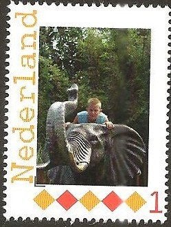 Persoonlijke feestpostzegel kind op olifant., Postzegels en Munten, Postzegels | Nederland, Ophalen of Verzenden, Na 1940, Postfris