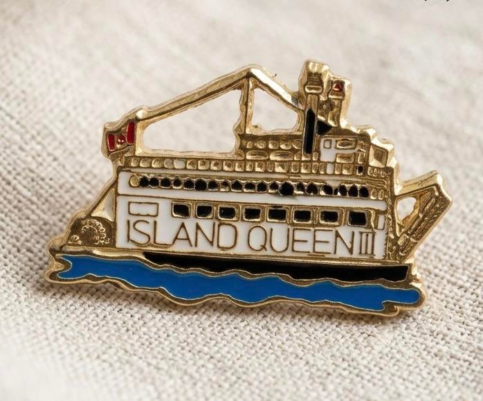 Vintage "Island Queen III" Stoomboot -  pin, Verzamelen, Speldjes, Pins en Buttons, Ophalen of Verzenden, Gebruikt, Transport