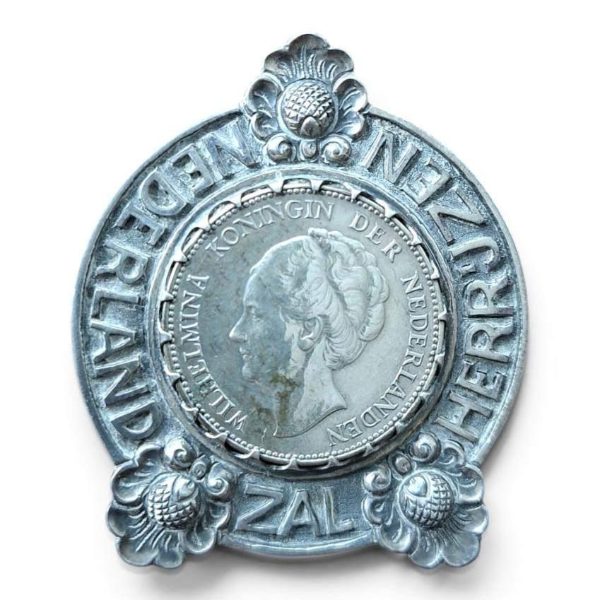 Djokja zilveren muntbroche met zilveren gulden Wilhelmina, Zilver, Koningin Wilhelmina, Losse munt, Overige waardes