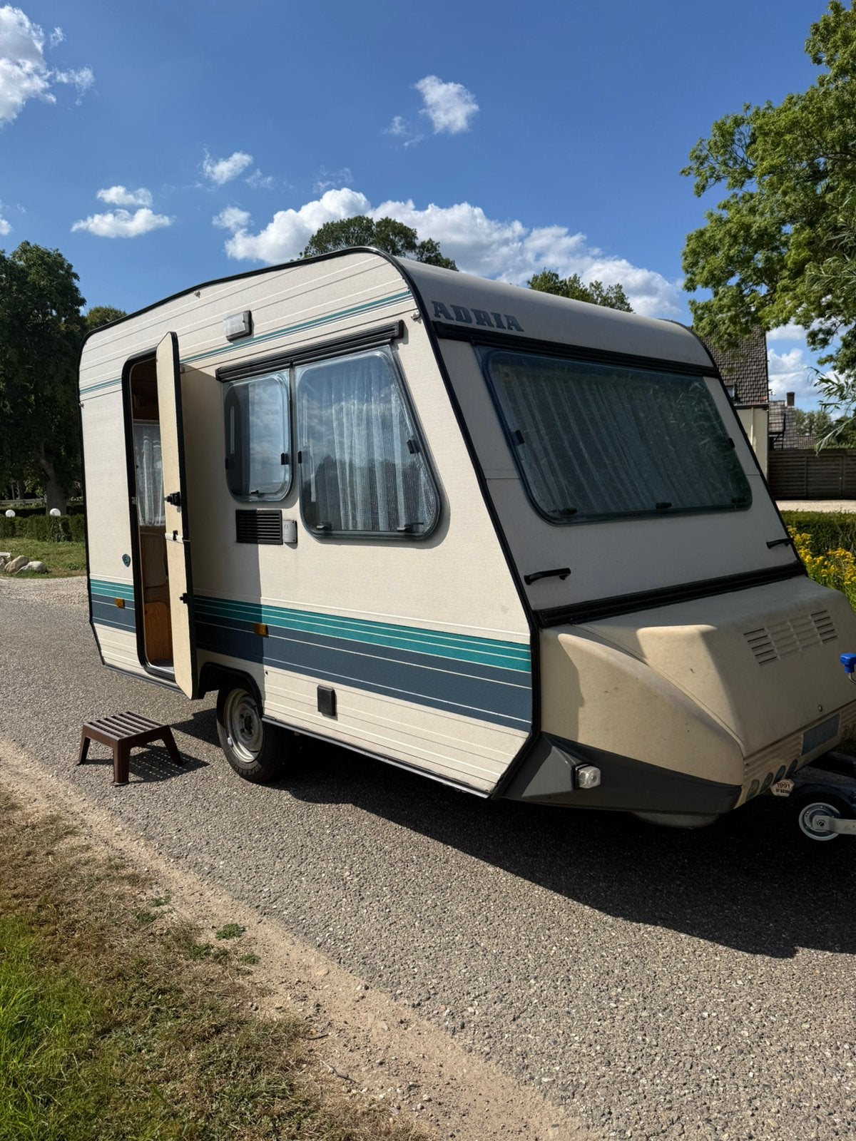 Adria - 4256 TD BOVAG 2022 Stapelbed VAN 1STE EIGENAAR!., Omvormbare zithoek, Treinzit, Particulier, Adria