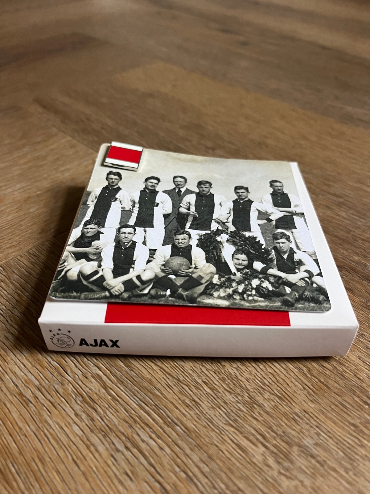 Uniek AJAX 125 jaar speldje + 3 historische kaarten, Verzamelen, Ophalen of Verzenden, Nieuw, Ajax, Overige typen