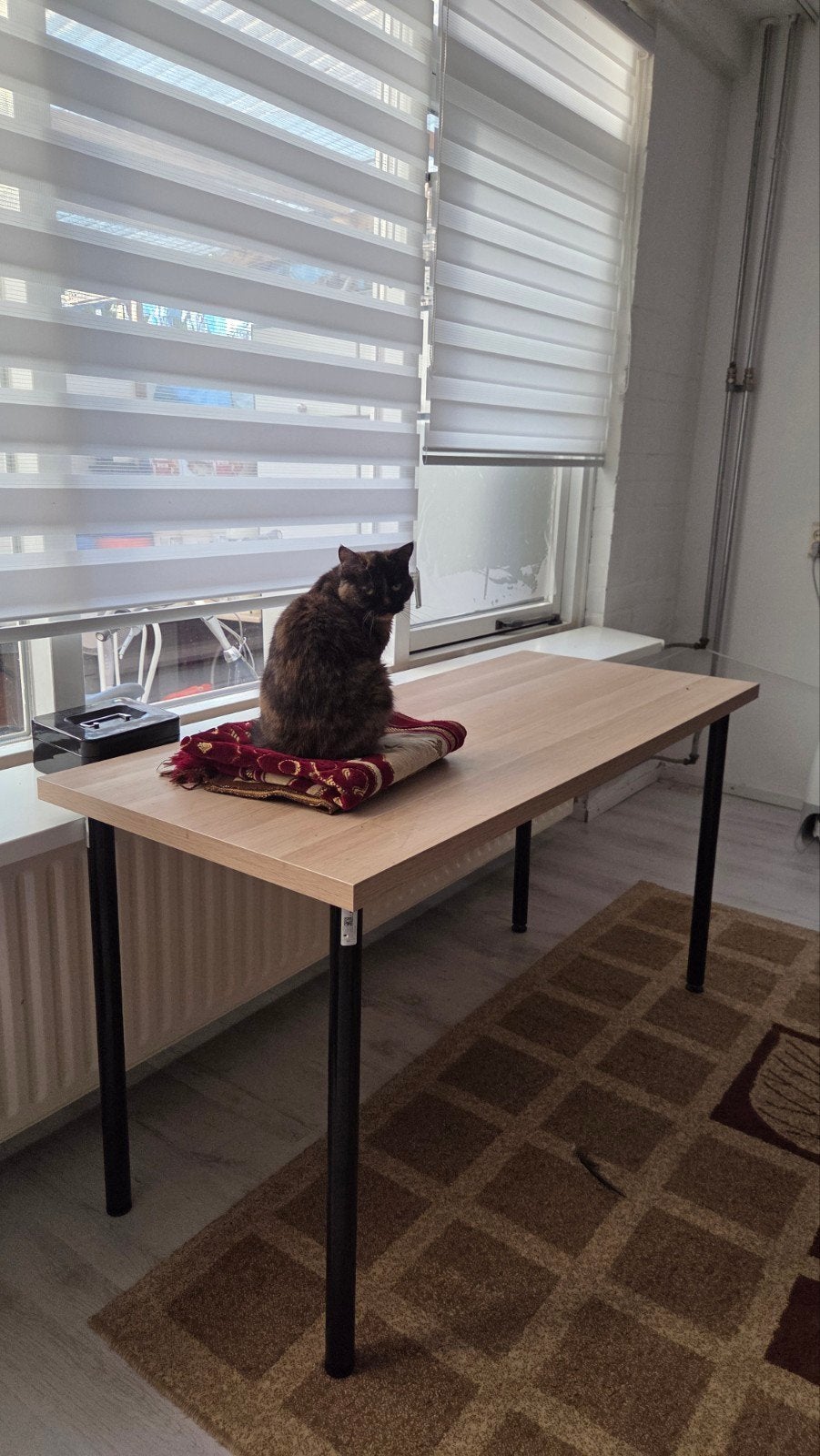 IKEA Linnmon / Adils bureau - Licht houtkleur met zwartepote, Huis en Inrichting, Bureaus, Ophalen, Zo goed als nieuw, IKEA, Beige