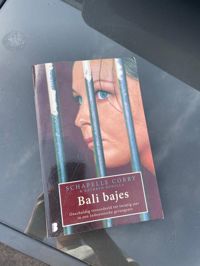 Bali Bajes - Schapelle Corby & Kathryn Bonella, Boeken, Ophalen, Gelezen