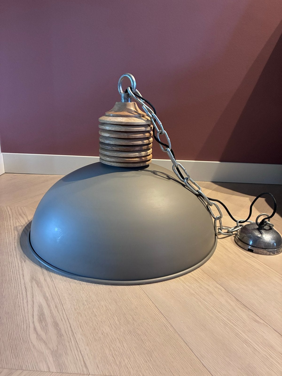 Industriële hanglamp grijs met houten detail, Ophalen, E27 (groot), Zo goed als nieuw, Industrieel