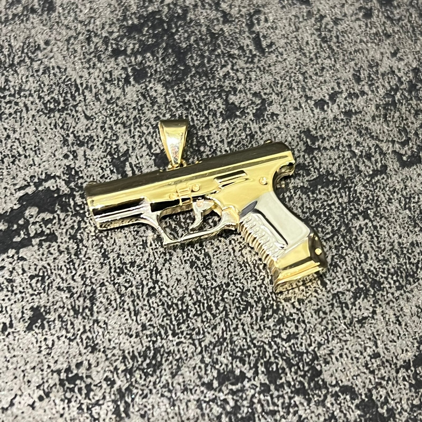 14 karaats gouden hanger pistool kettinghanger nieuw, Ophalen of Verzenden, Nieuw, Goud, Kruis of Symbool