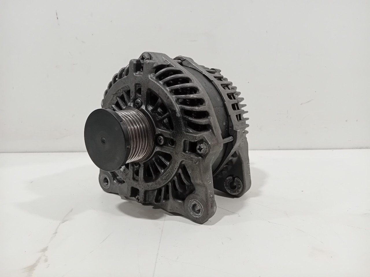 Dynamo Renault Trafic, Auto-onderdelen, Motor en Toebehoren, Onderdelen@venauto.nl, Van der Ven Autorecycling B.V., Gebruikt, Ettenseweg 76, 4706 PB Roosendaal, The Netherlands