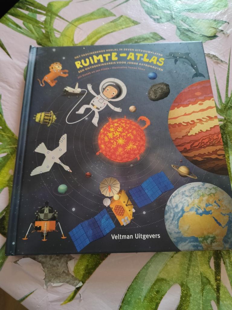 Ruimte-Atlas: Ontdekkingsreis voor jonge astronauten, Ophalen, Zo goed als nieuw, Jiří Dušek en Jan Píšala, Non-fictie