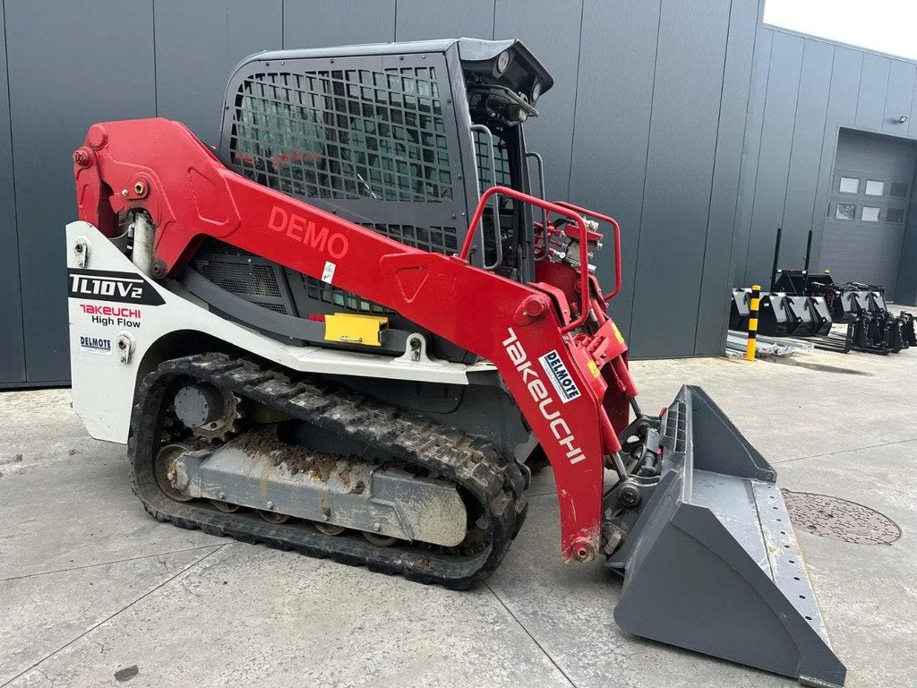 Takeuchi TL10, Wiellader of Shovel