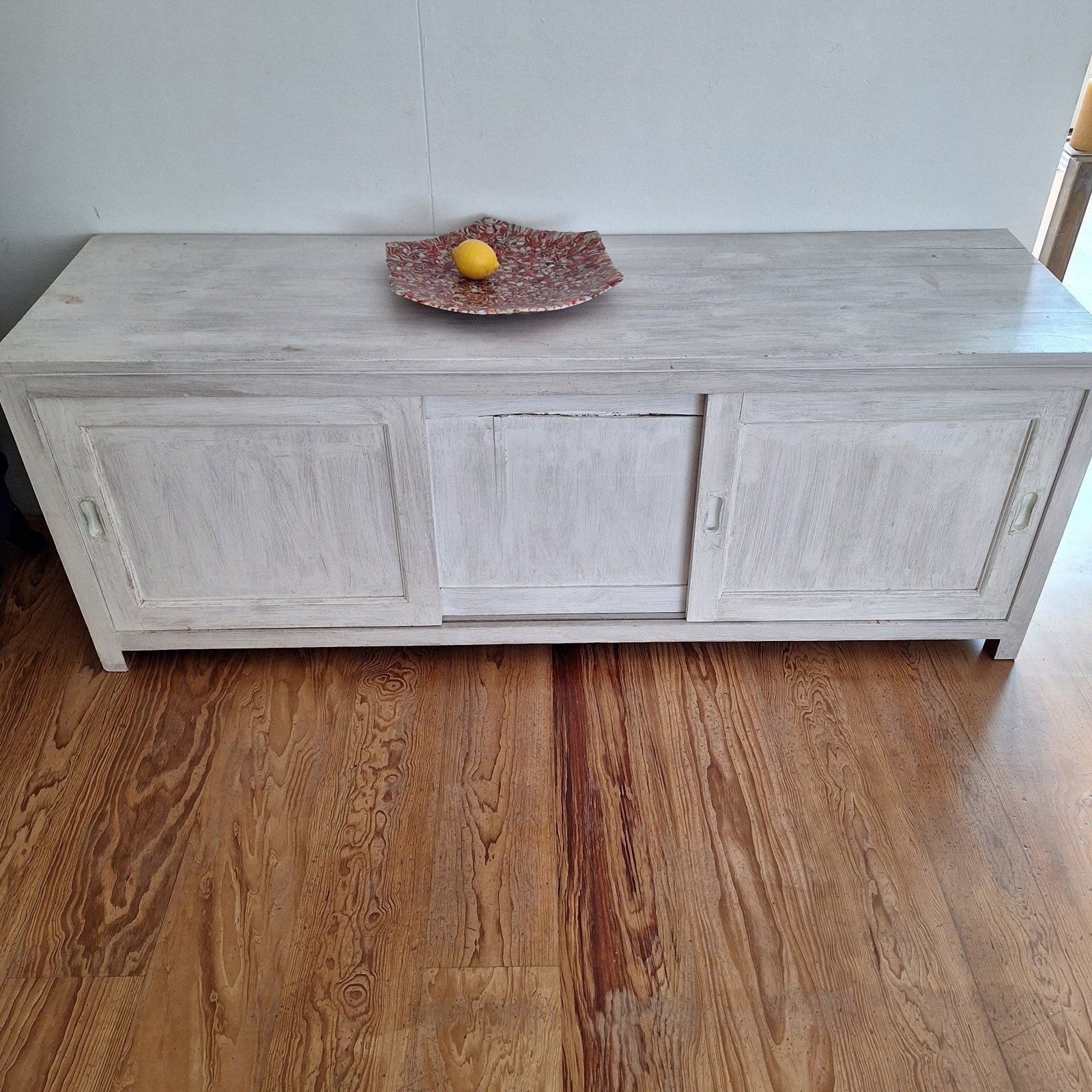 Gratis - Wit geverfd dressoir met schuifdeuren, Gebruikt, 150 tot 200 cm, Ophalen of Verzenden, Landelijk