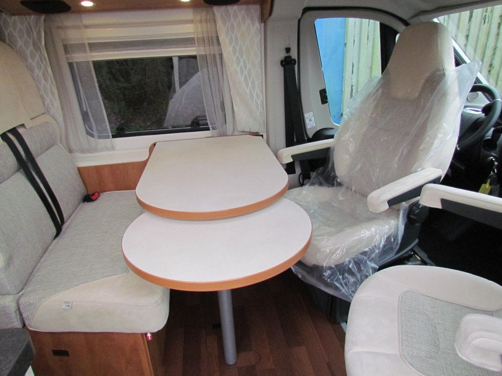 Malibu Van Comfort 600 DB Dwarsbed, Automaat, Caravans en Kamperen, Campers, Automaat, Buscamper of Camperbus, Airbags, Malibu