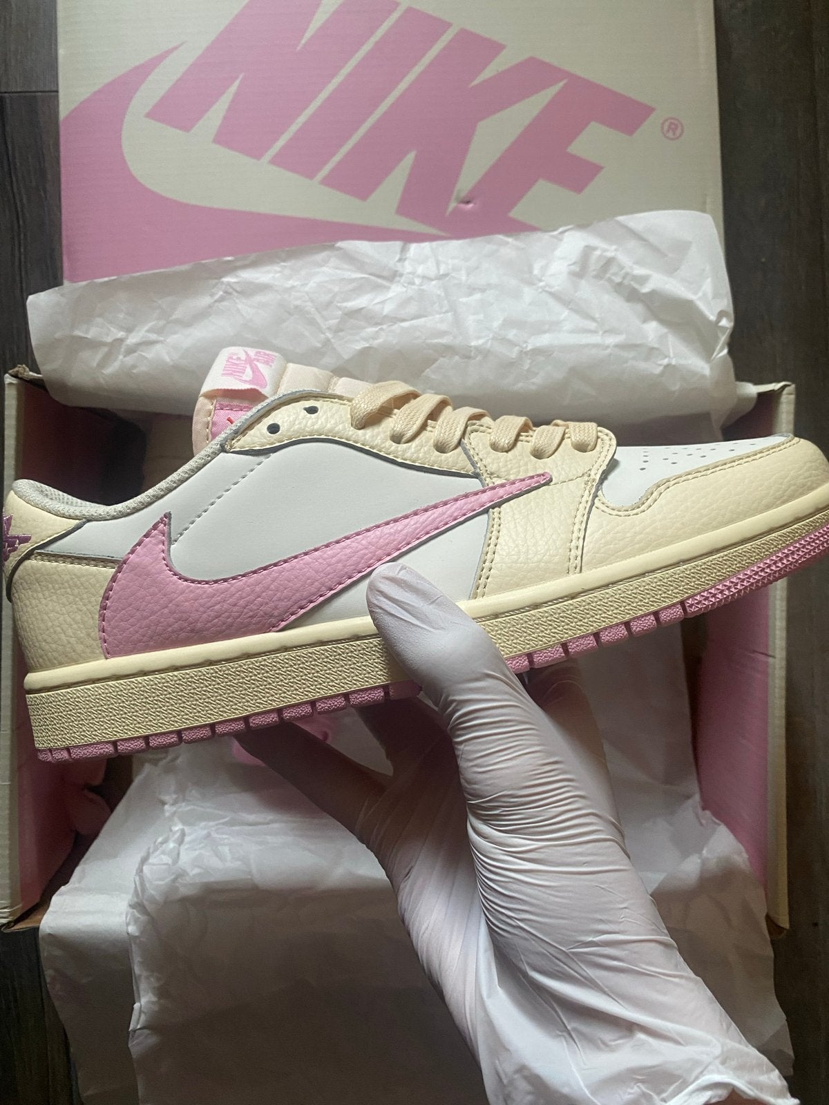 Nike Air Jordan 1 Low Travis Scott x Fragment Roze, Ophalen of Verzenden, Nieuw, Roze, Sneakers of Gympen