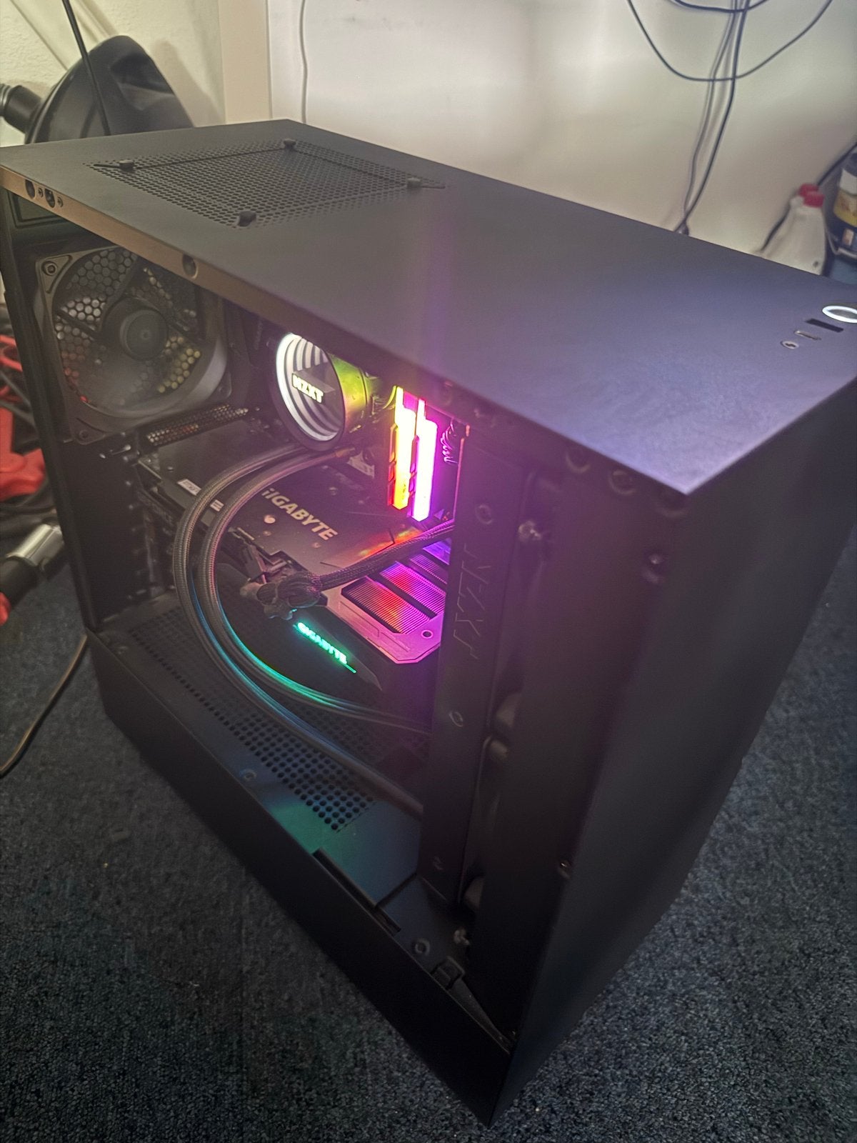 Foto 3 van Gaming PC - AMD Ryzen 5 5600X, RTX 3060 Ti, 16GB RAM