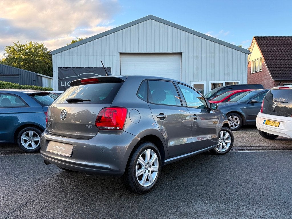 Volkswagen Polo 1.2 TSI Highline AUTOMAAT/CRUISE/CLIMA/NAP, Auto's, Volkswagen, Euro 5, 4 cilinders, Origineel Nederlands, 19 km/l