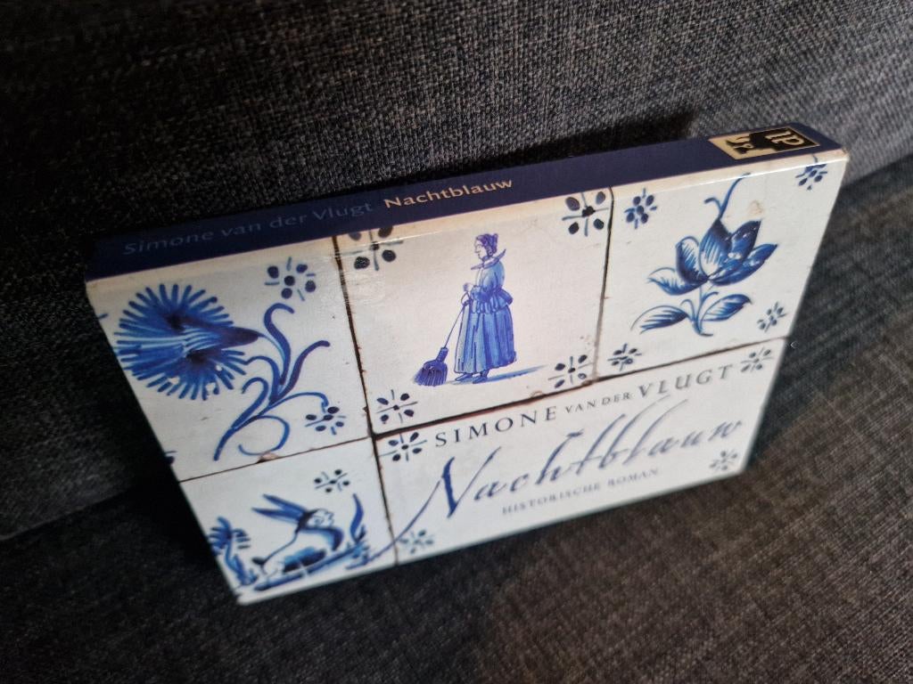 Dwarsligger 393: Nachtblauw - Simone van der Vlugt, Ophalen of Verzenden, Zo goed als nieuw, Simone van der Vlugt