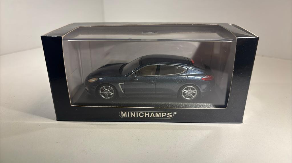 Porsche Panamera bleu minichamps 1.43, Auto, Ophalen of Verzenden, MiniChamps, A