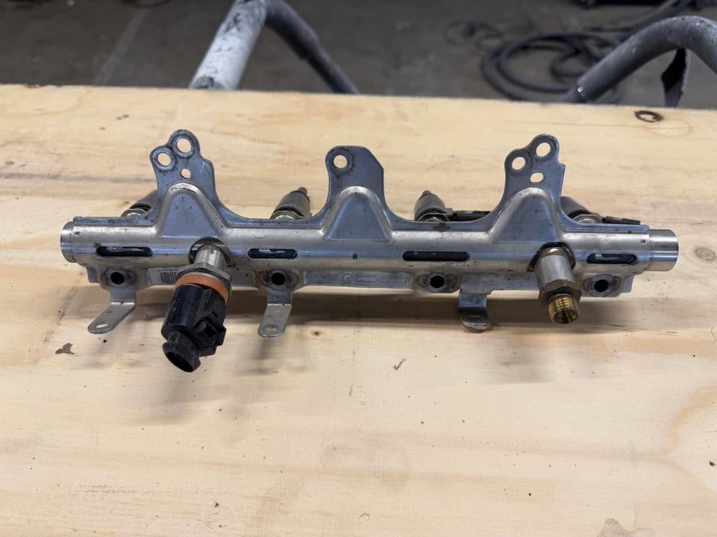 Brandstof rail met verstuivers VW, Audi, Seat, Skoda 06J1333, Auto-onderdelen, Brandstofsystemen, Volkswagen, Gebruikt, Ophalen