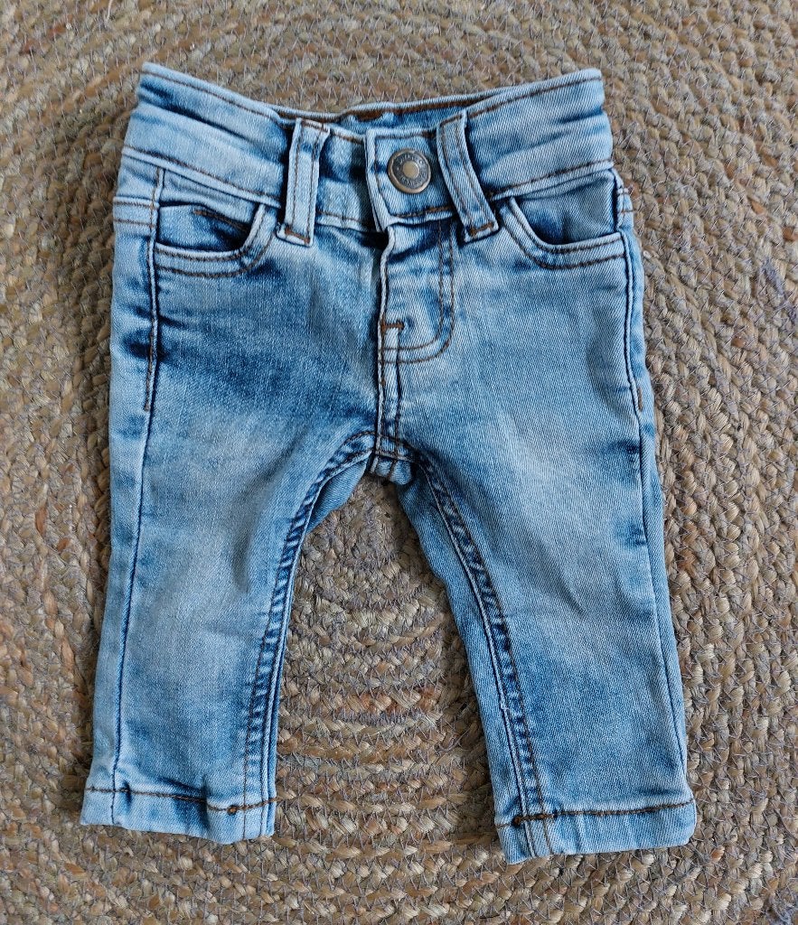 Stoere spijkerbroek van het merk Dirkje - maat 56, Kinderen en Baby's, Babykleding | Maat 56, Broekje, Dirkje, Ophalen of Verzenden