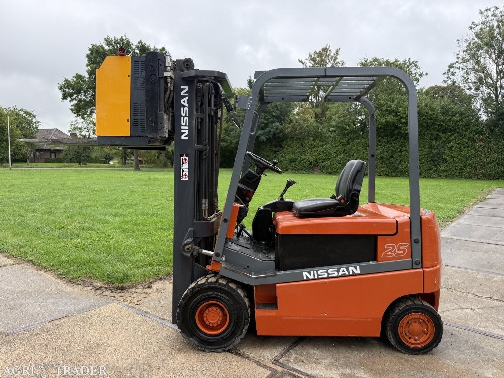 Nissan 2500KG elektrisch 3-delig Sideshift vorkversteller, Zakelijke goederen, Machines en Bouw | Heftrucks en Intern transport