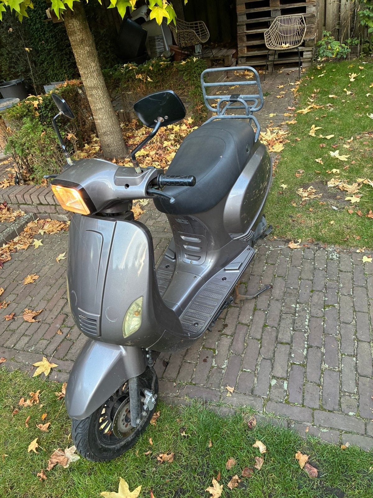 Scooter met goede banden en goede remschijven en beurt, Fietsen en Brommers, Gebruikt, Benzine, Ophalen, Overige merken