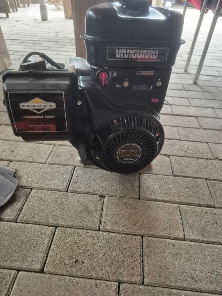 Nieuwe Briggs & Stratton 305cc motor (excl. uitlaat), Doe-het-zelf en Verbouw, Motoren, Ophalen of Verzenden, Nieuw, 1800 rpm of meer