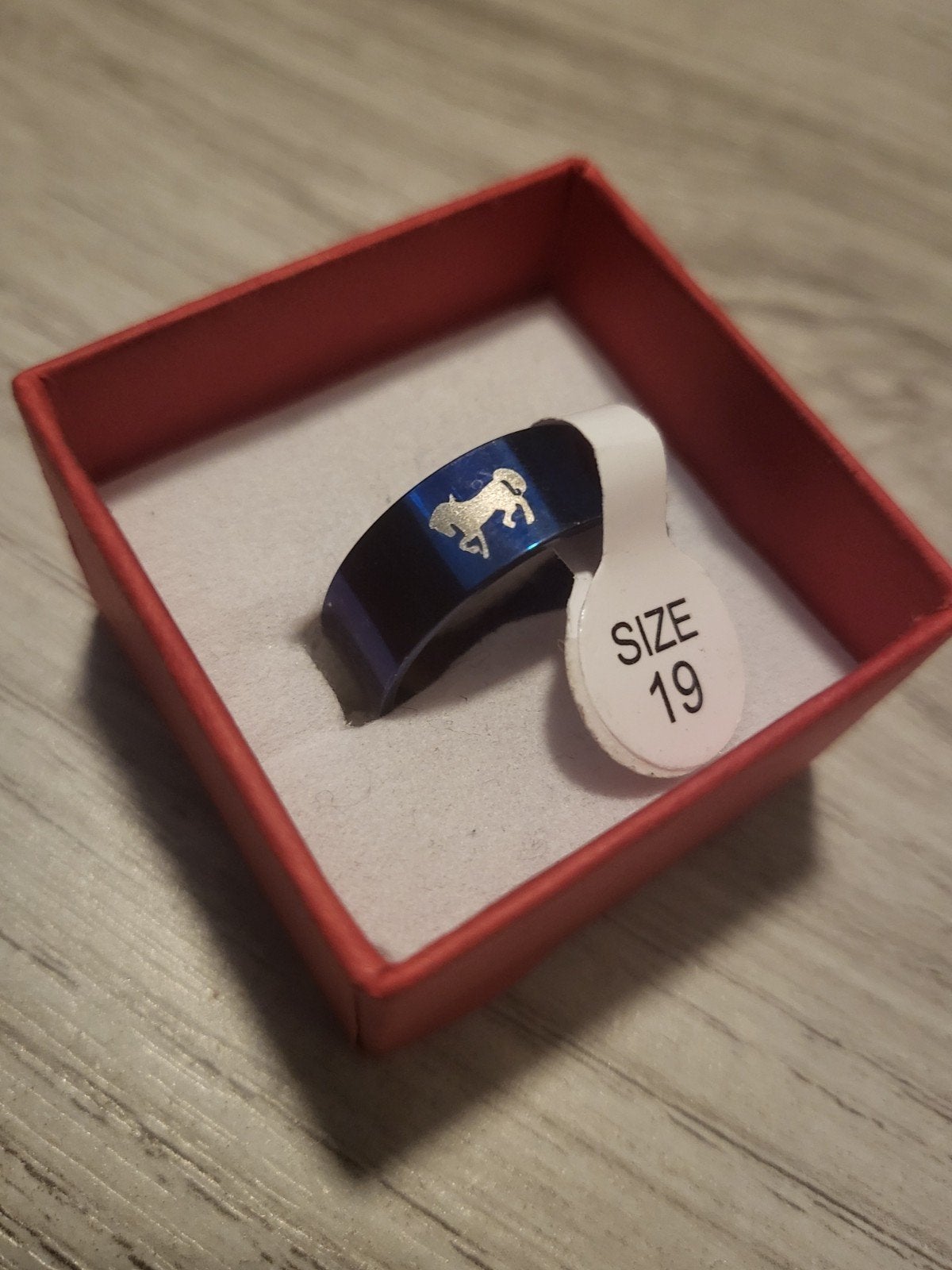 Nieuwe blauwe ring met paard, maat 19, Ophalen of Verzenden