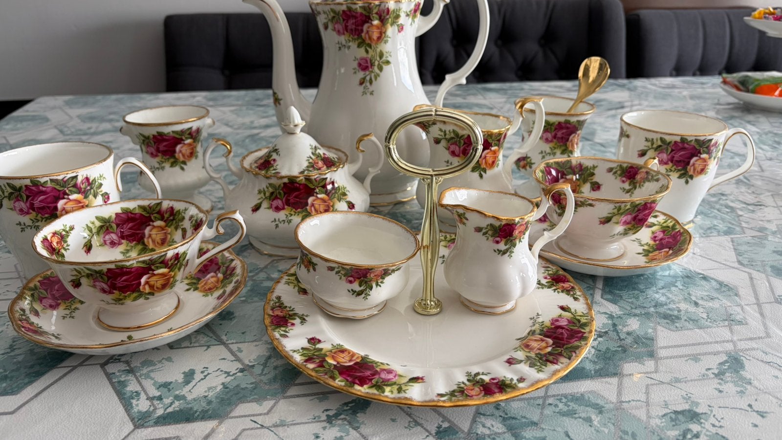 Royal albert, Huis en Inrichting, Overige typen, Ophalen of Verzenden, Zo goed als nieuw, Overige stijlen