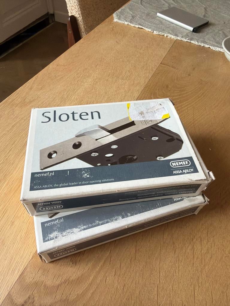 2x NEMEF Sloten - Nieuw in doos, Ophalen of Verzenden, Nieuw, IJzer, Slot