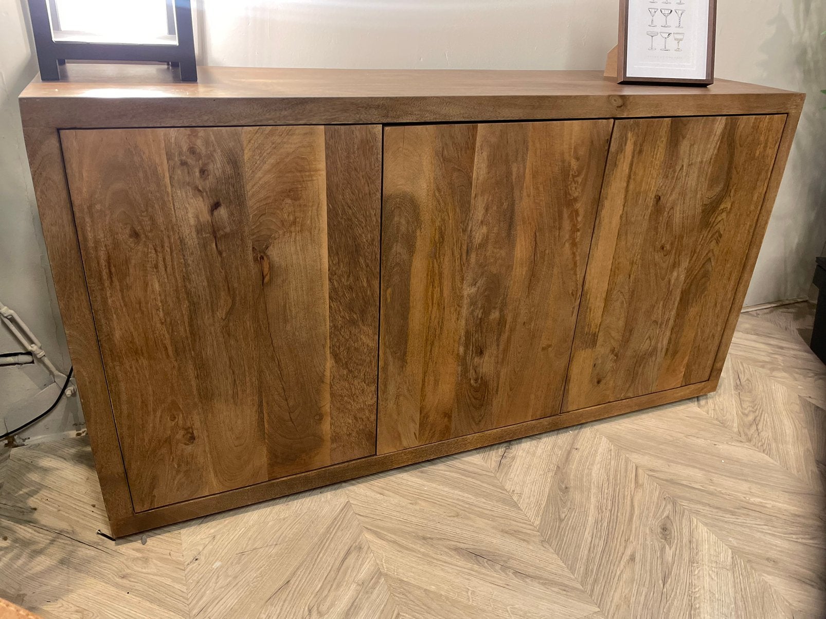 LEEGVERKOOP DRESSOIR MODERN MANGO WALNOOT CHEFMEUBEL ! 599, Bruin, Nieuw, Ophalen of Verzenden, Overige materialen