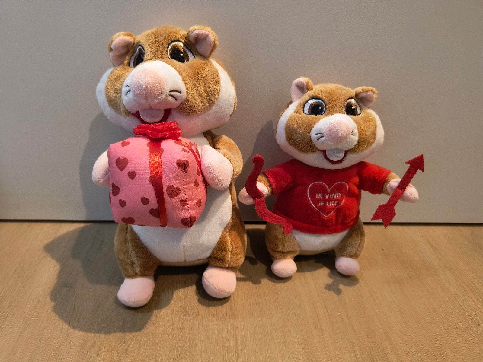 Twee schattige hamster knuffels - Valentijn editie, Hamster, Ophalen of Verzenden, Zo goed als nieuw, Middelgroot (20 tot 80 cm)