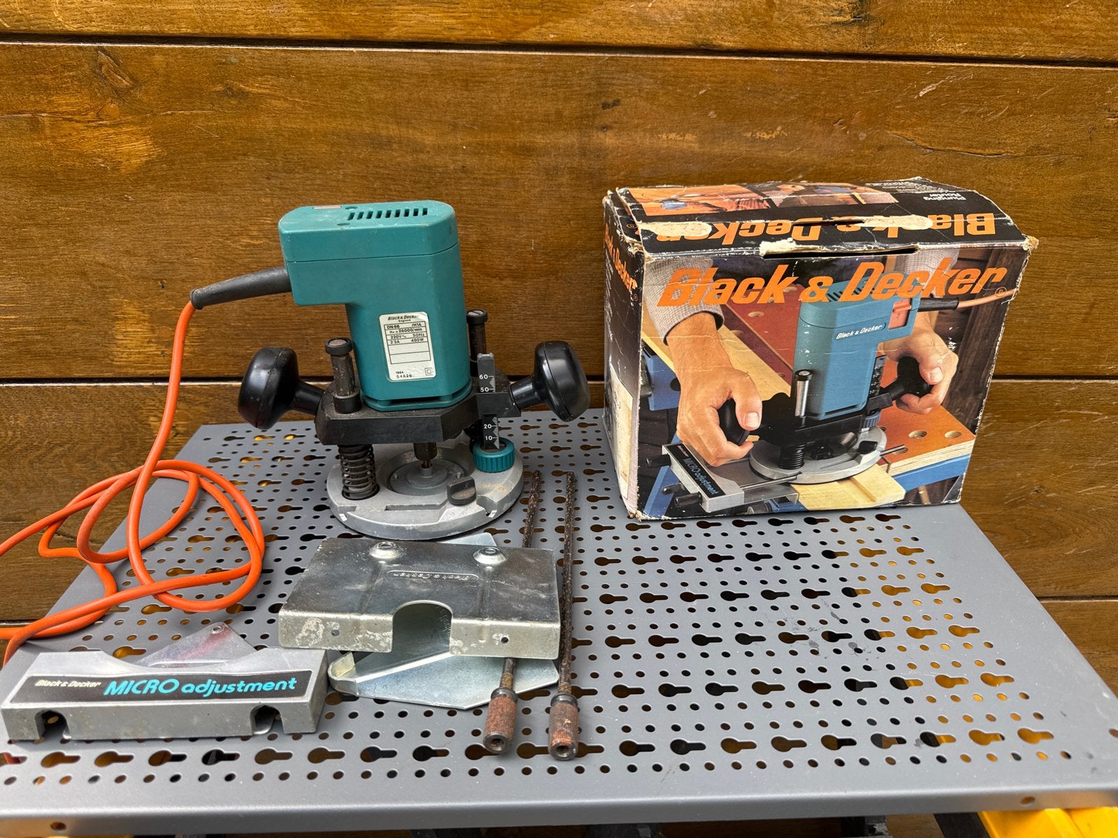 Black & Decker Bovenfrees DN66 met accessoires, Ophalen, Gebruikt, Elektrisch, Bovenfrees