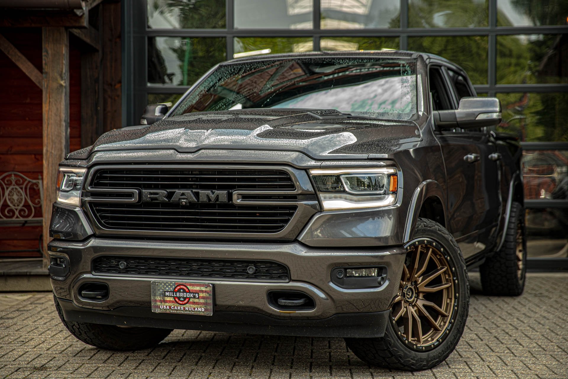 Dodge Ram 1500 5.7 V8 4x4 Crew Cab 5'7 Laramie Level 2 | luc, Auto's, Automaat, Gebruikt, 5654 cc, 402 pk