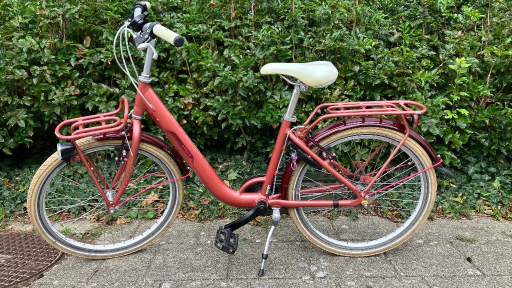 Rood-roze meisjesfiets | Batavus | 22 inch banden, Ophalen, Terugtraprem, 22 inch, Gebruikt