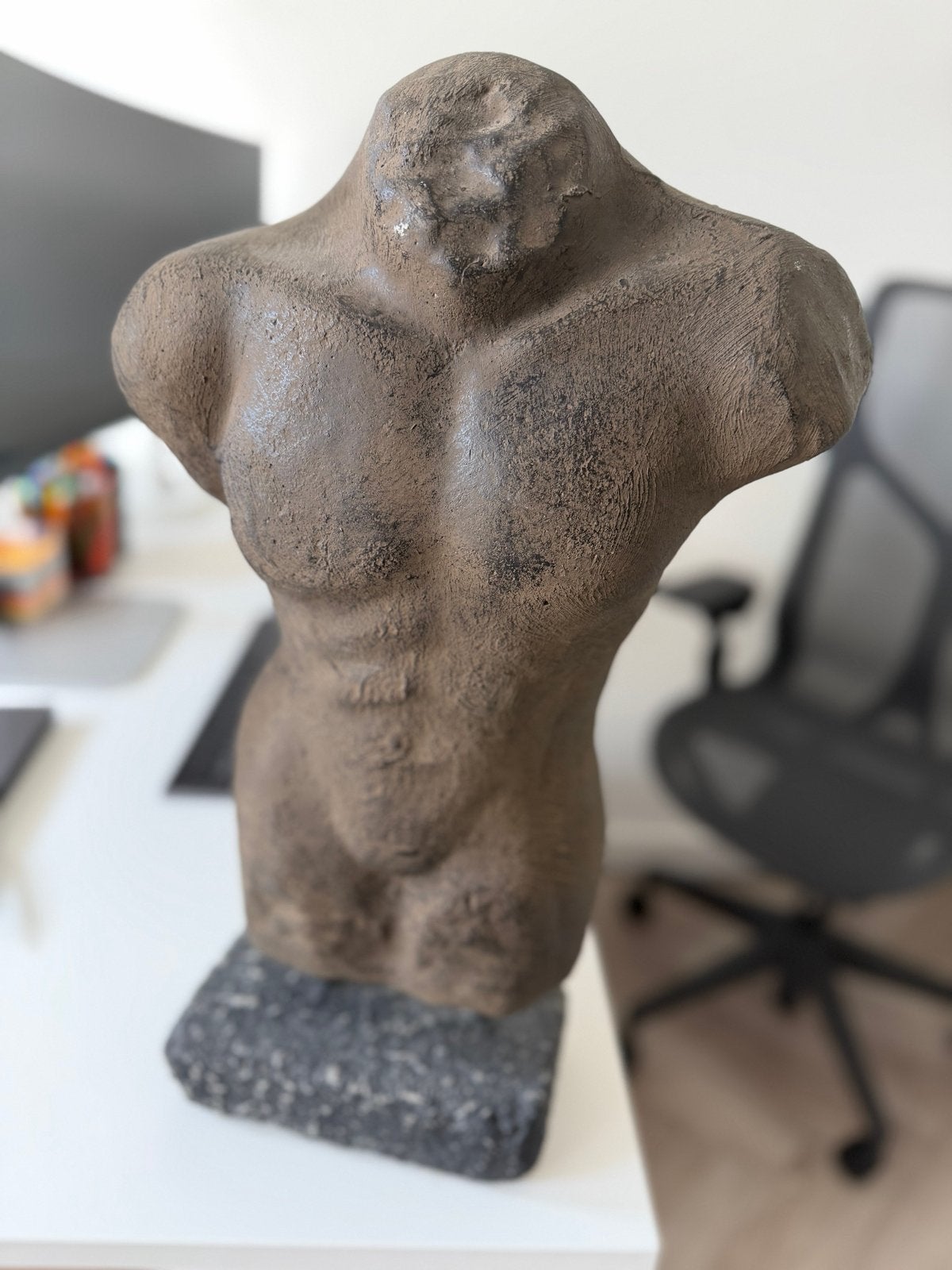 Stoer & Rustiek Mannelijk Torso Beeld - 50 cm hoog, Ophalen, 50 - 100 cm, Op sokkel, Overige materialen